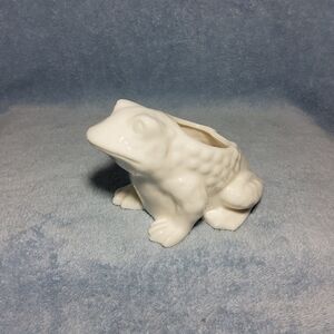Vintage White Milk Glass Ceramic Frog Succulent Planter Bullfrog Figurine F-1725